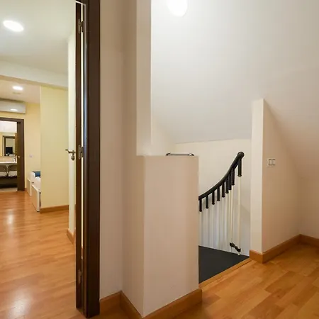 Apartment Family Avatar Duplex Near The