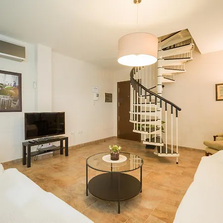Family Avatar Duplex Near The Apartment